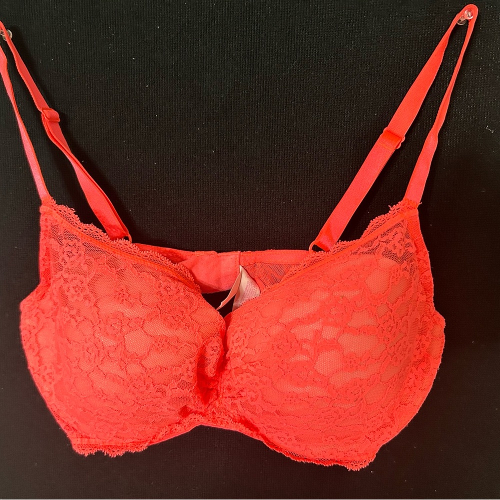 Red Lace Victoria Secret t-shirt bra